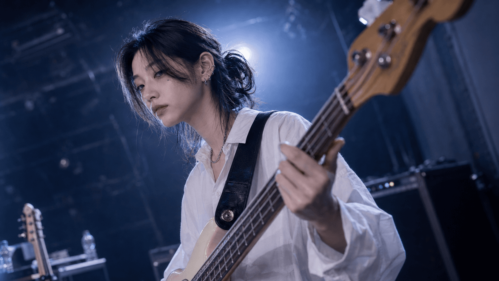 Han Junhee — bass